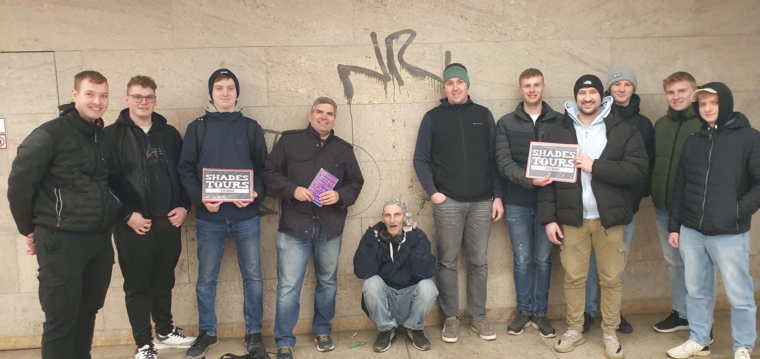 Schüler der 4ETL3 bei einer besonderen Stadtführung von "Shades Tours"