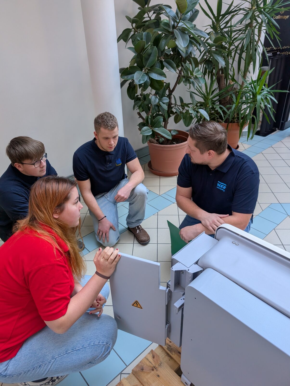 Energiewende beginnt im Klassenzimmer: HTL Hollabrunn und LBS Stockerau arbeiten mit W.E.B zusammen – praxisnahe Ausbildung für die Energiezukunft