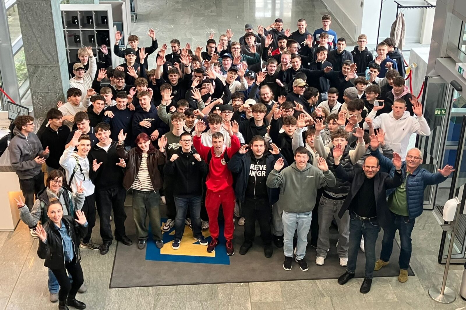 Schüler:Innen der LBS Stockerau zu Besuch beim Landtag in St. Pölten