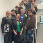 Schüler:Innen der 3ET8 bei der Firma DIN