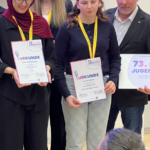 Emely Steiner (Klasse 2ET12) bei der Urkundenverleihung