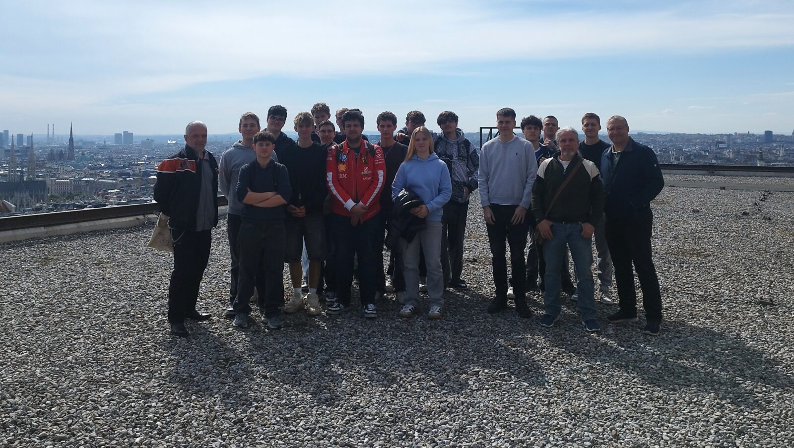 Schüler:Innen der 3ET8 auf dem Dach des AKH