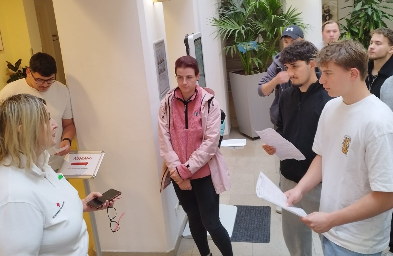Schüler:innen der LBS Stockerau zu Besuch in der Blutspendezentrale Wien